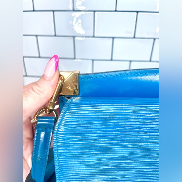 Authentic Vintage LOUIS VUITTON Epi Grenelle Toledo - Picture 10 of 14